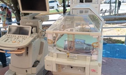 Dona Grapevine equipo médico al Hospital Integral de Parras