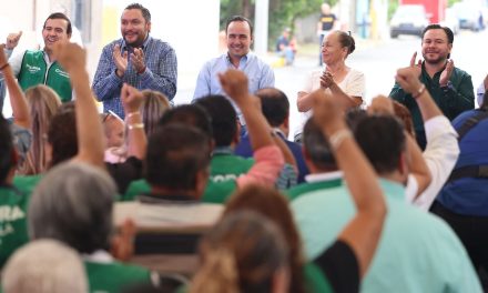 Entregan Manolo Jiménez y Carlos Villarreal obras de recarpeteo