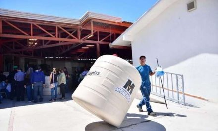 Continúa Ayuntamiento de Monclova con venta de tinacos a bajo costo
