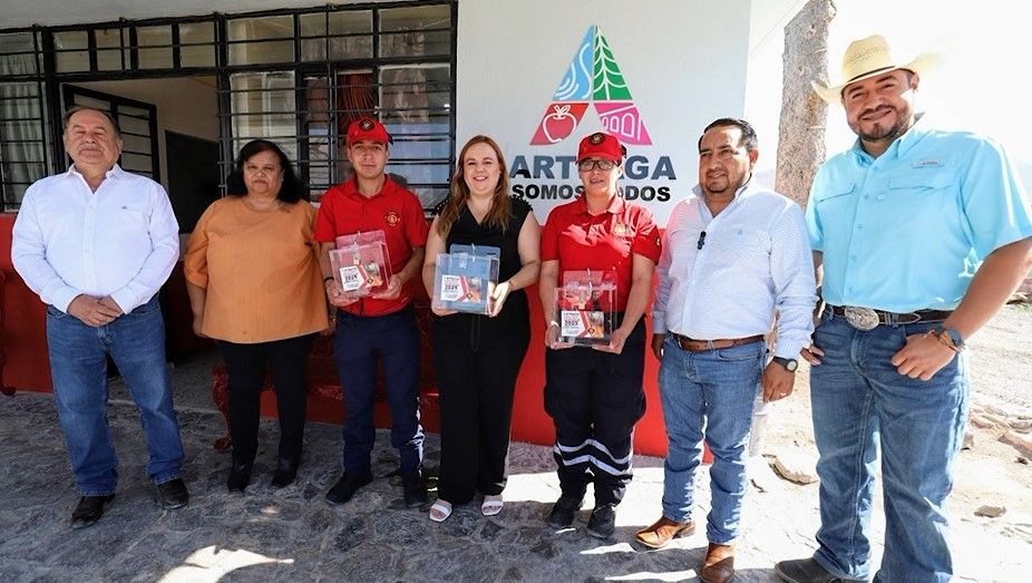 Da inició colecta de bomberos y protección civil de Arteaga