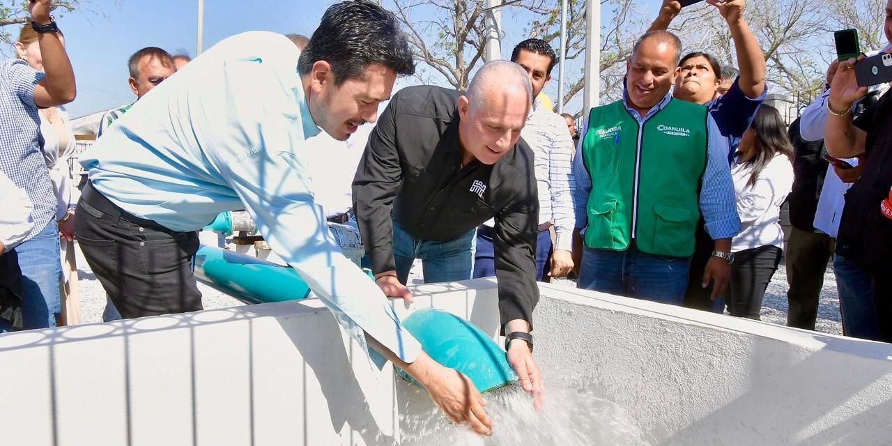 Román Cepeda inaugura el pozo de agua ‘La Noria’