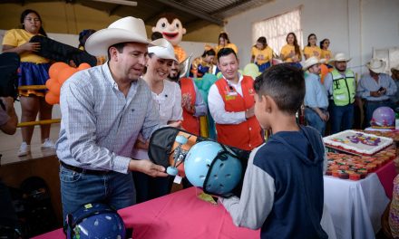 Javier Díaz y Luly López celebran a niñas y niños