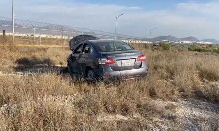 Auto se cree avión y se mete hasta el Aeropuerto Plan de Guadalupe