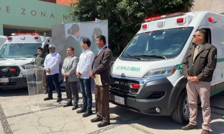 Entregan 40 ambulancias a las 20 unidades del Seguro Social en el estado