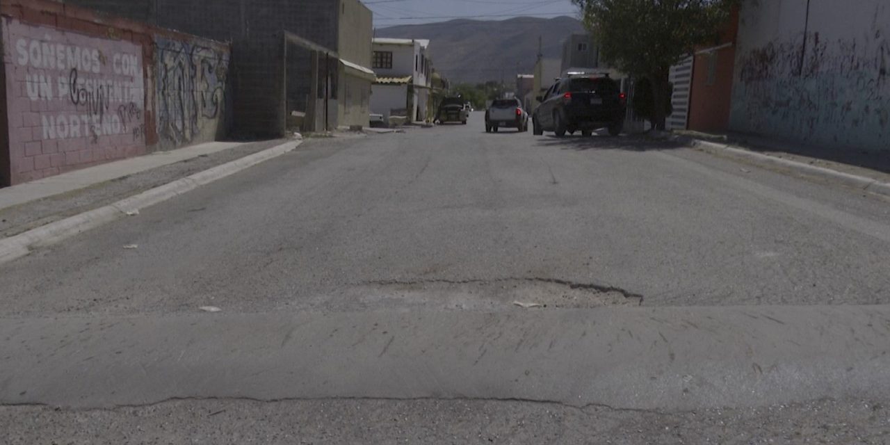 Baches causan daños a vehículos en Saltillo