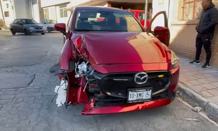 Se registra accidente vehicular tras discusión entre conductores en el centro de Saltillo