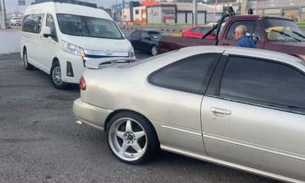 Chocan por alcance en Saltillo; aceite derramado fue la causa
