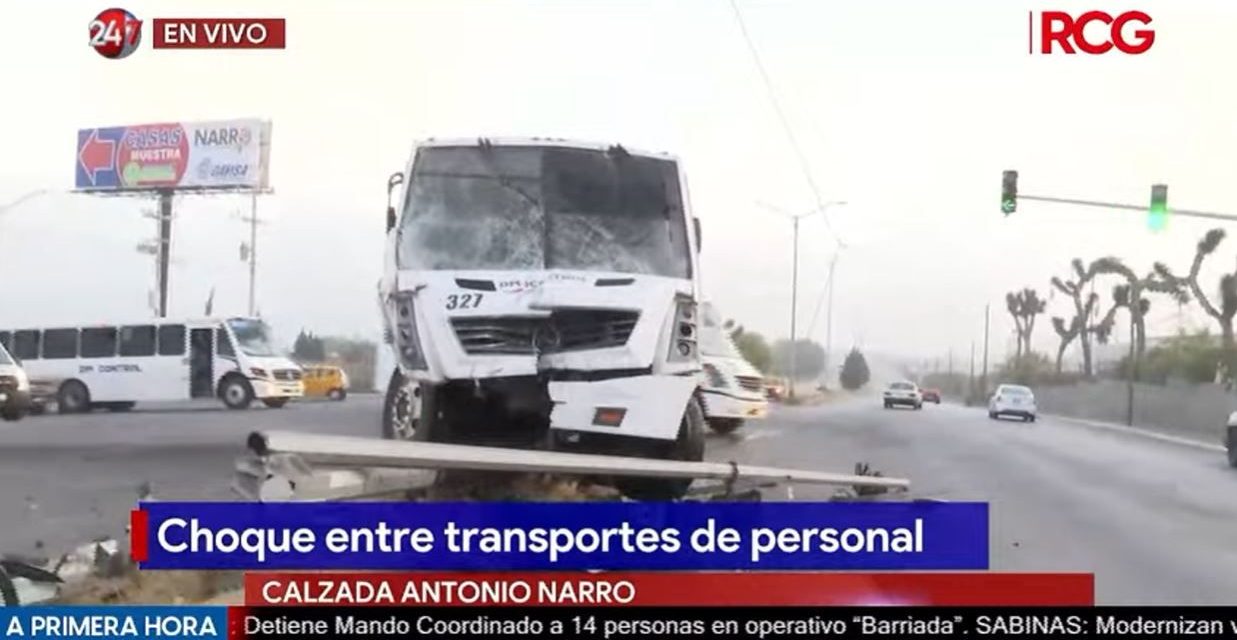 Chocan dos unidades de transporte de personal en la calzada Narro