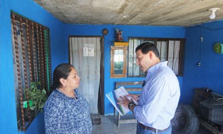 Entrega rector UAdeC la primera guía en sistema Braille del Examen de Admisión