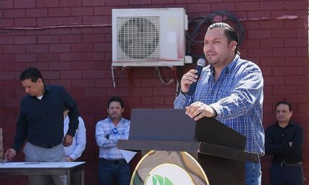 Entrega el alcalde de Monclova equipos de cómputo a CECYTEC
