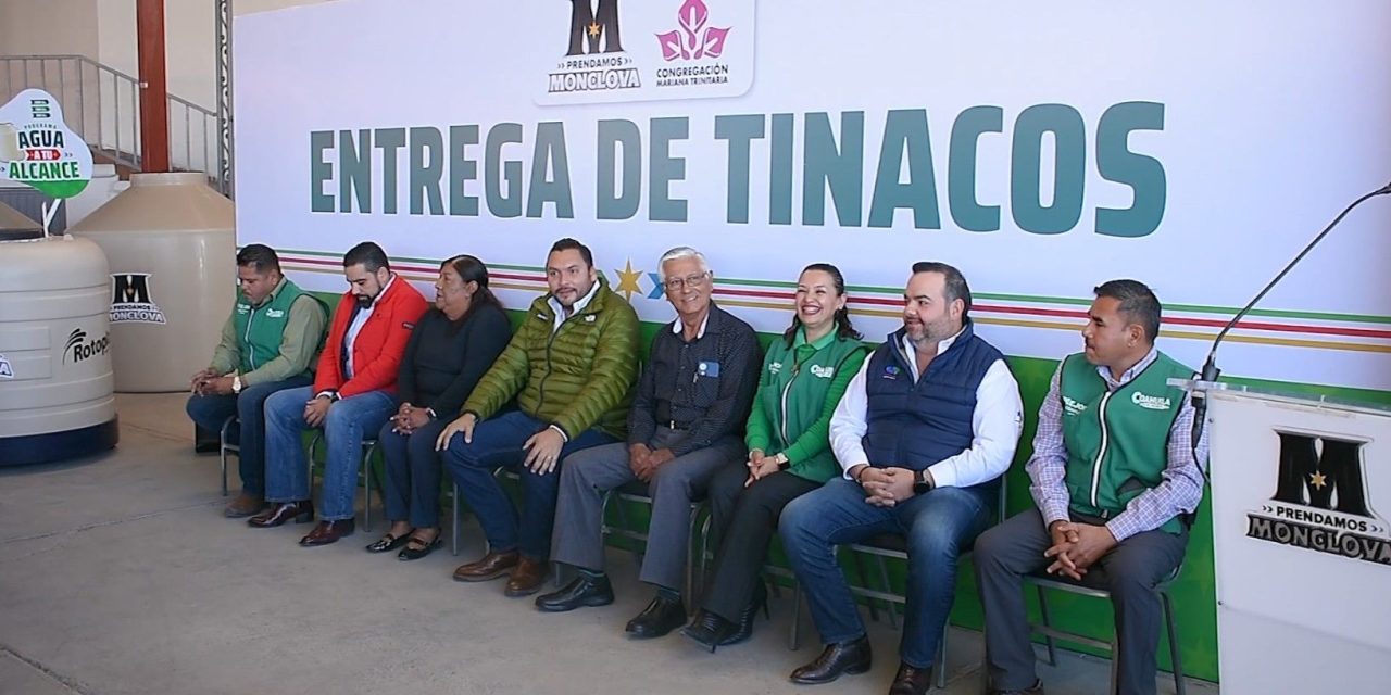 Entregan tinacos en Monclova