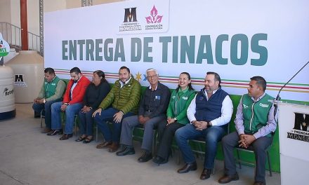 Entregan tinacos en Monclova