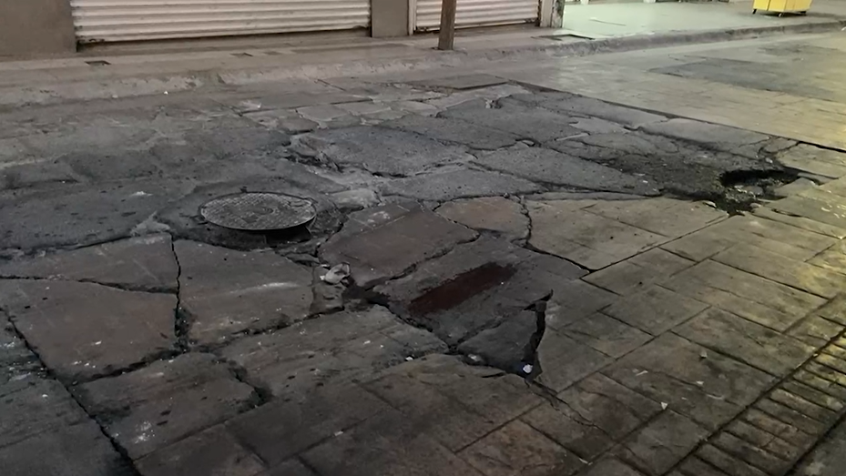 Cada vez más deteriorado el pavimento de la calle Manuel Acuña