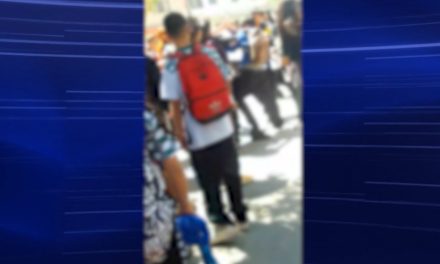 Saltillo: Alumnos de la secundaria Salvador González Lobo se dan con todo y todo queda captado en video