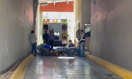 Saltillo: Joven cambiaba láminas del techo y cae de una altura superior de cuatro metros en local de comida rápida