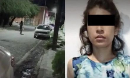 Mujer es detenida al abandonar a su hijo de 2 años en la puerta de una casa en Nuevo León