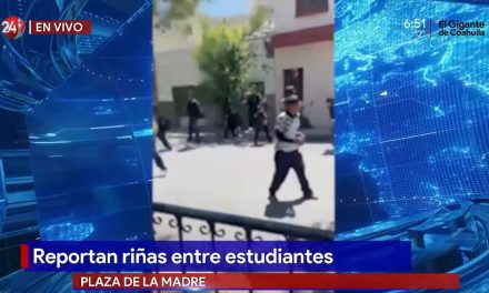 Saltillo: Alumnos de secundaria se dan ‘en la madre’ por la Plaza de la Madre