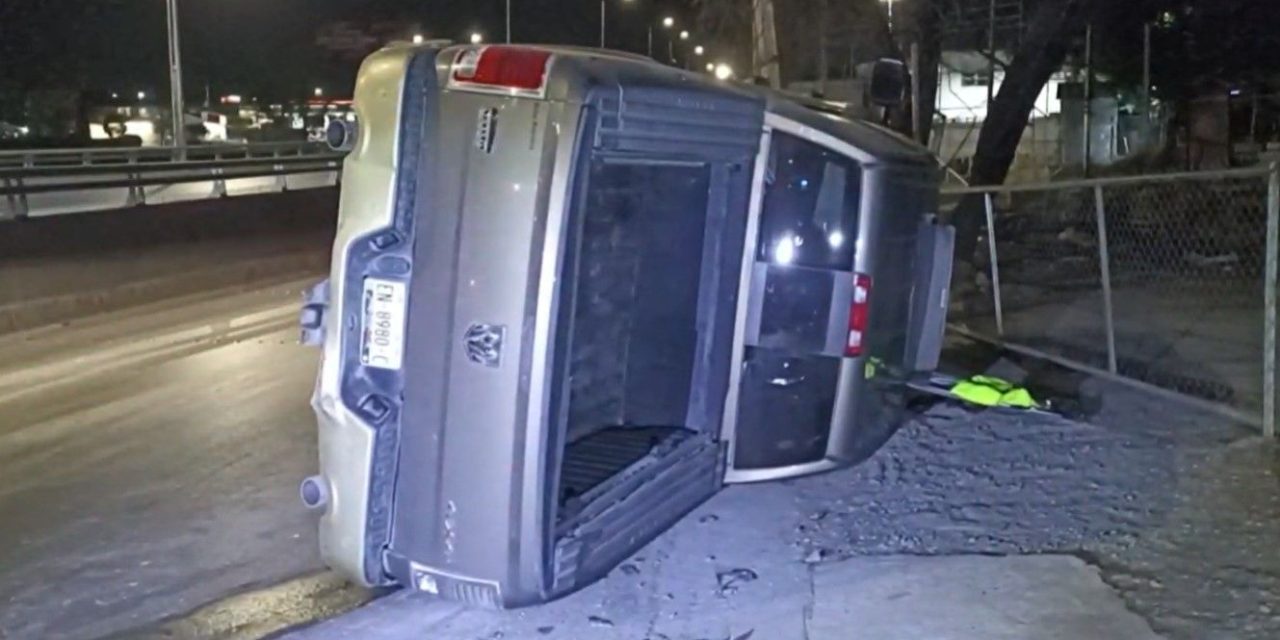 Saltillo: Vecinos lo ayudan a escapar, conductor ebrio sufrió volcadura en LEA