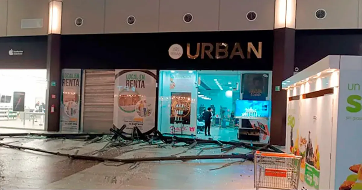 Aplicarán multa económica a Paseo Monclova por derrumbe de plafón