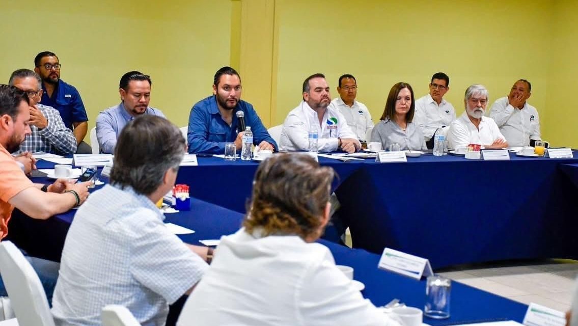 Encabeza Carlos Villarreal consejo del Simas