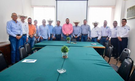 Impulsa Carlos Villarreal mejoras para el sector ganadero