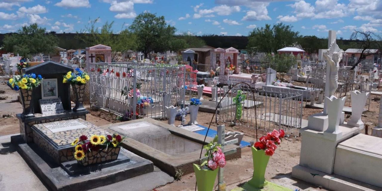 Realizan mantenimiento en el panteón Santa Rosa