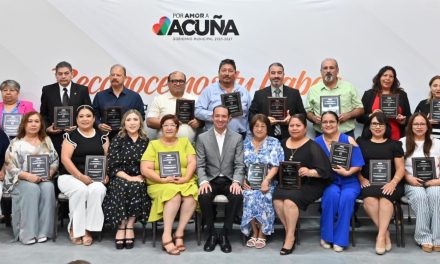 Reconoce Acuña a maestros por su vocación y servicio