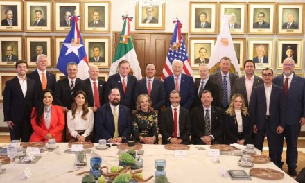 Manolo Jiménez se reúne con empresarios de Texas