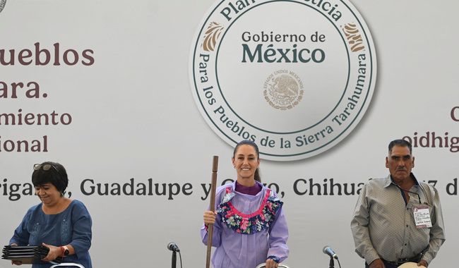 Sheinbaum restituye tierras a pueblos ódami y rarámuri