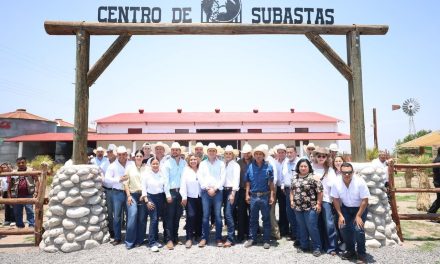 Entrega Manolo Jiménez 400 toros a productores de Coahuila