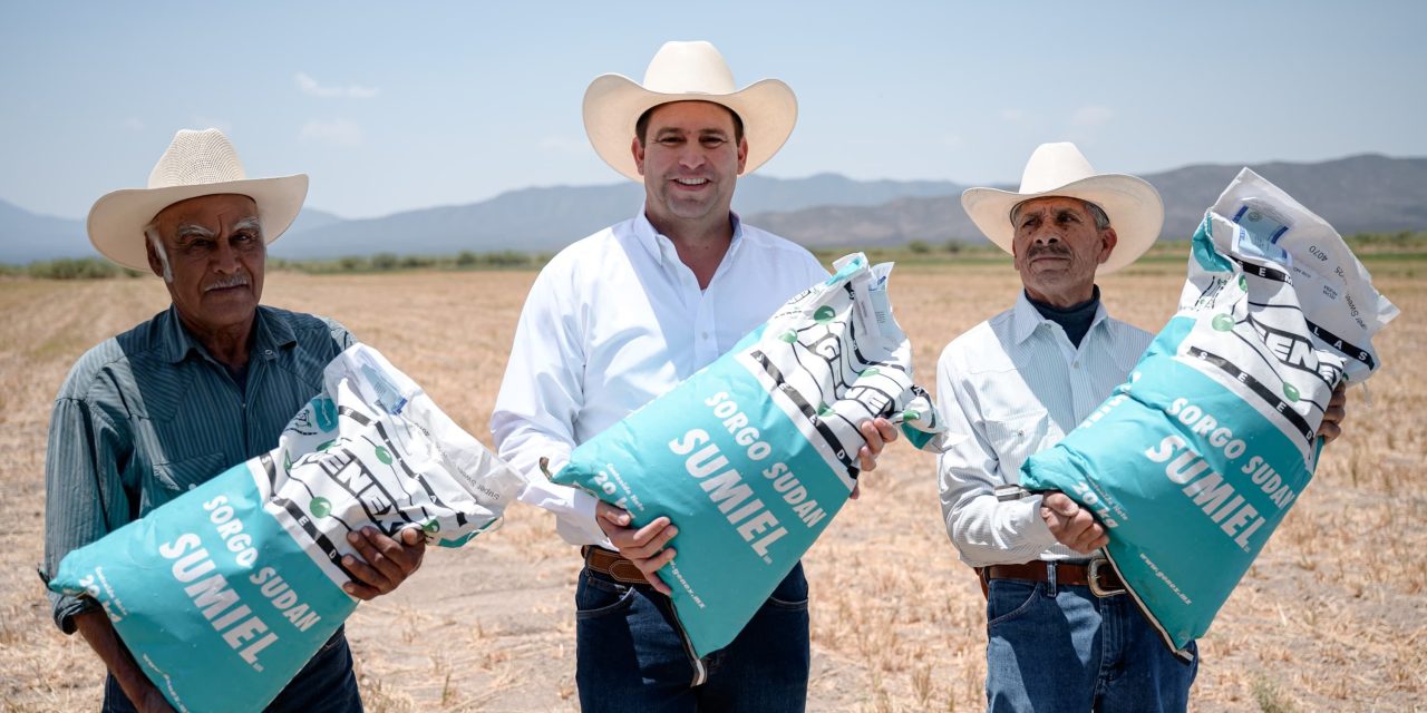 Javier Díaz pone en marcha programas agrícolas