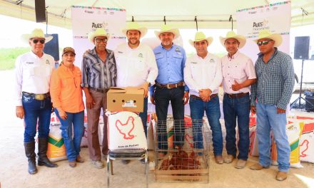 Entregan gallinas en ejidos de Ramos Arizpe para autoconsumo y venta de huevo