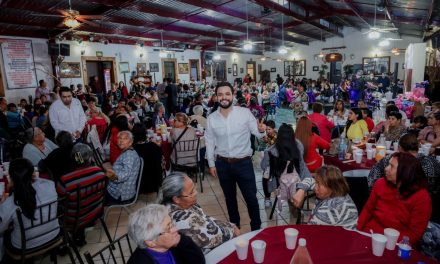 Festeja el diputado Alberto Hurtado a madres saltillenses