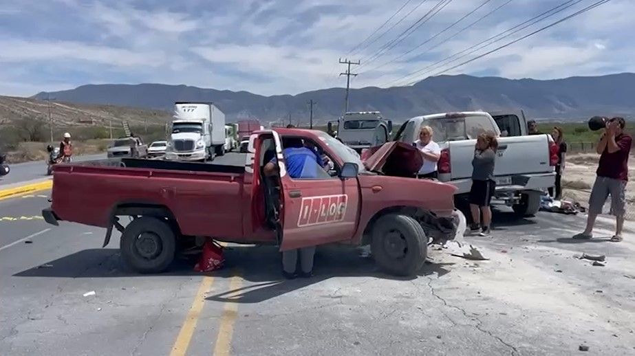 Accidente en libramiento de Arteaga deja como saldo dos heridos