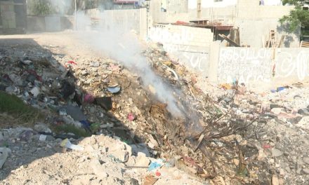 Saltillo: Arroyo genera gases tóxicos para los vecinos en la colonia María de León
