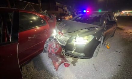 Saltillo: Les arruinó la cena, ebrio chocó a una familia