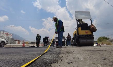 Bachea el gobierno municipal la carretera a Zacatecas a la altura de La Angostura