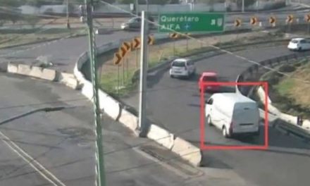 Detectan camioneta ligada al asesinato de colaboradores de Clara Brugada rumbo al AIFA
