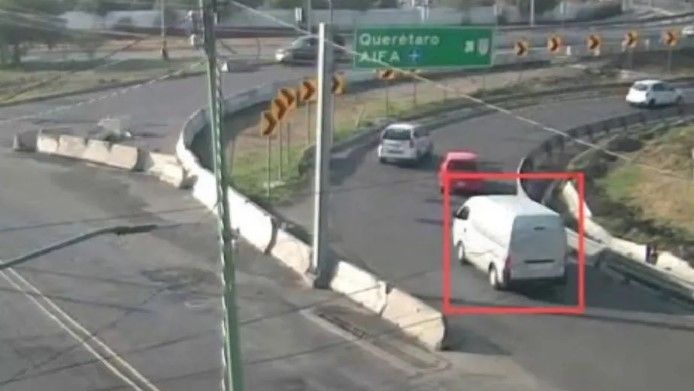 Detectan camioneta ligada al asesinato de colaboradores de Clara Brugada rumbo al AIFA