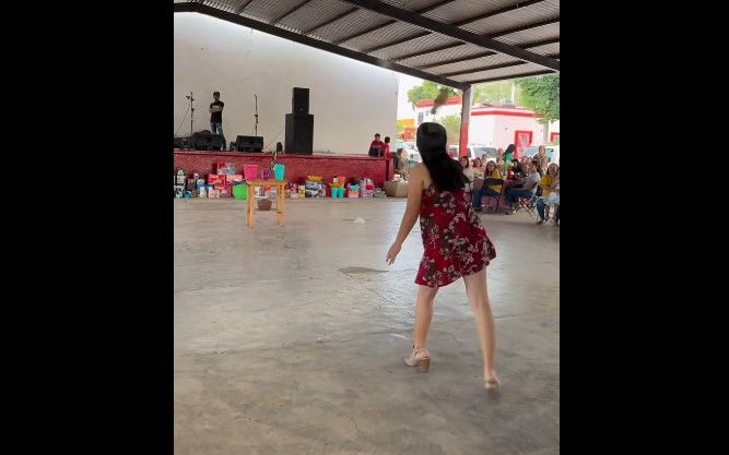 Escuela crea el concurso de la ‘chancla voladora’ por el Día de las Madres