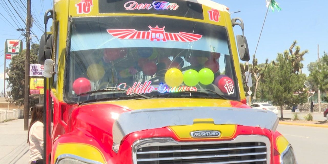 Chofer de la ruta Saltillo Ramos celebra el día del niño con sus pasajeros