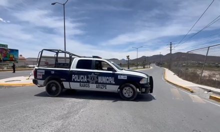 Convencen a un hombre de no lanzarse de lo alto de un puente en Ramos Arizpe