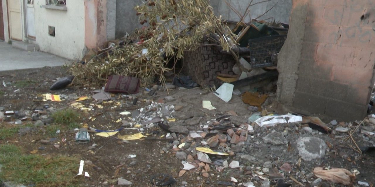 Convierten lote baldío en basurero en Saltillo