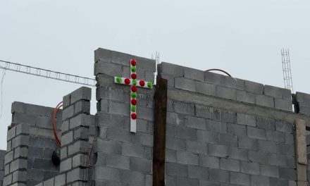 Celebran albañiles Día de la Santa Cruz en Saltillo