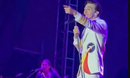 Drake Bell despide a su sonidista en pleno concierto en la Feria de Puebla 2025