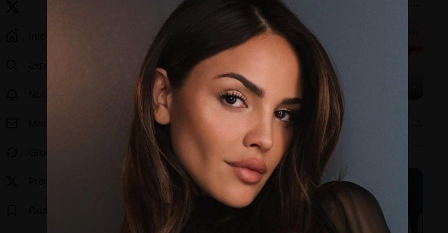 ¿Salió sin bra?  Deslumbra Eiza González con un estilo rebelde y natural