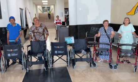 Entrega Club Rotario aparatos ortopédicos