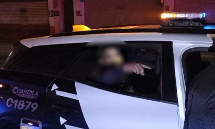 Presunto policía de Monclova golpea a joven tras altercado vial en el centro de Saltillo
