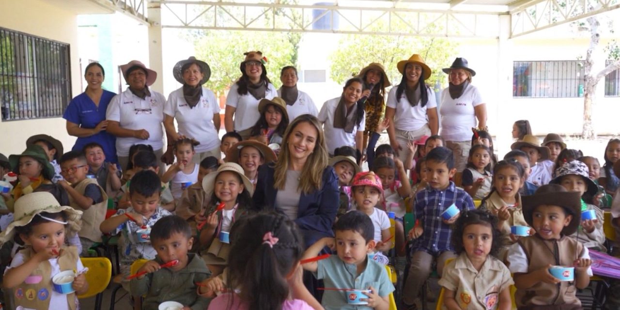 Festeja Luly López a niñas y niños ce los Centros Infantiles de Saltillo