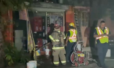 Incendio en carnicería de Saltillo deja daños y pérdidas en mercancía